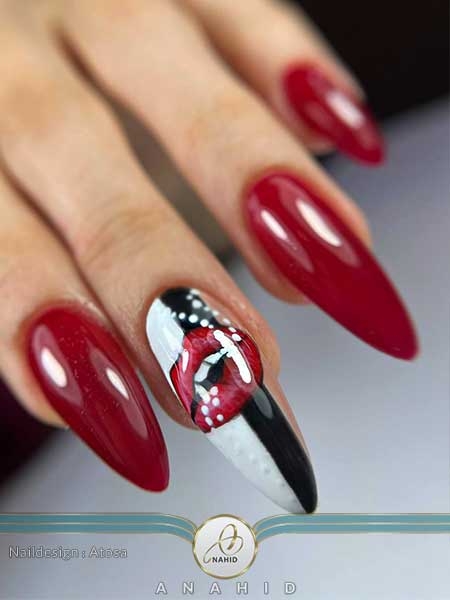 کاشت ناخن قرمز براق با طراحی لب .