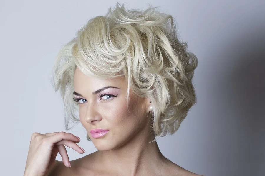 موهای بلوند سفید کرکی کوتاه